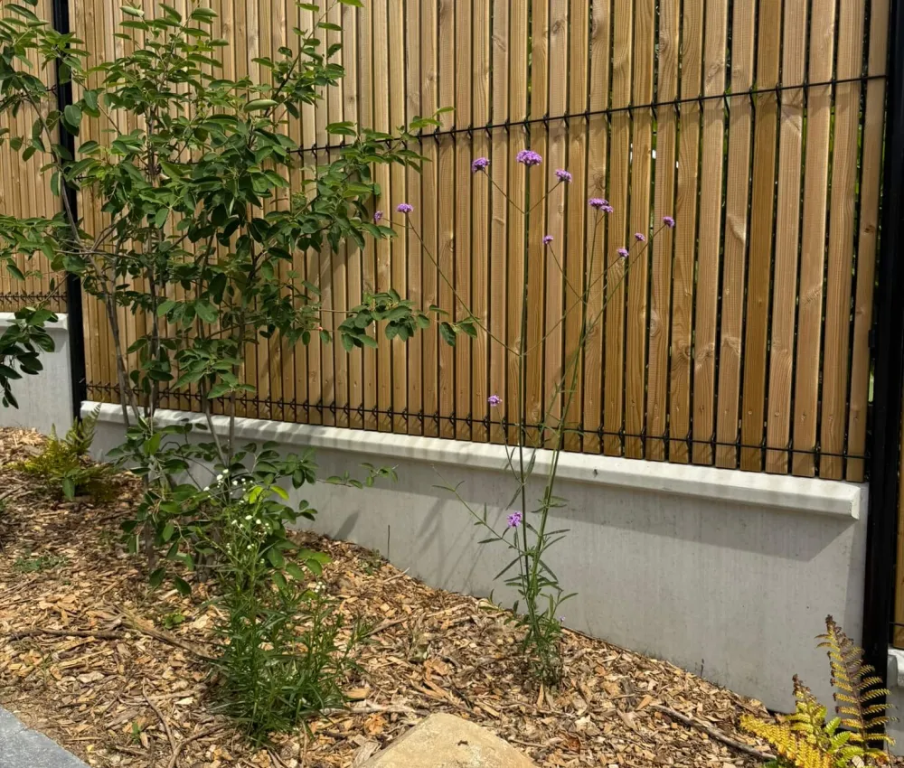 fence with wooden slats and metal grid