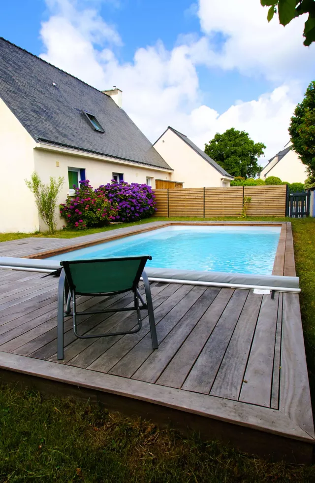 Création d'un espace piscine avec terrasse à Auray