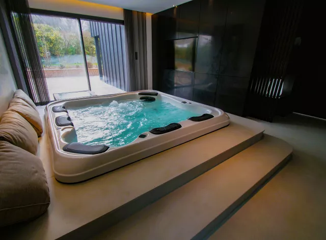 Création d'un espace bien-être avec un spa en intérieur